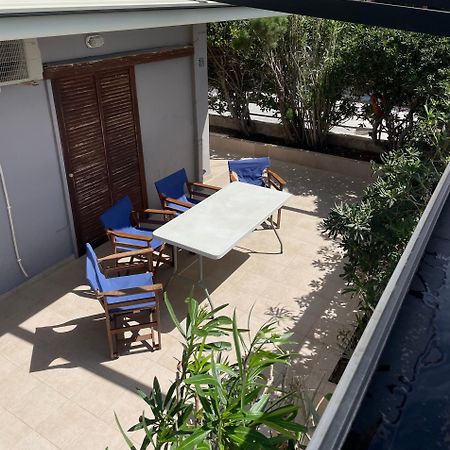 Sea La Vie - Beachfront Retreat Λουτράκι Εξωτερικό φωτογραφία
