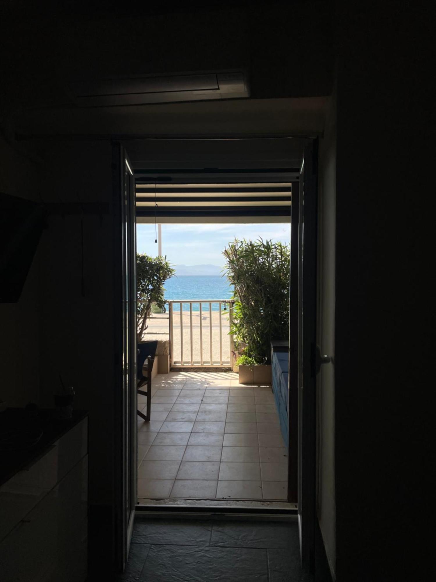 Sea La Vie - Beachfront Retreat Λουτράκι Εξωτερικό φωτογραφία