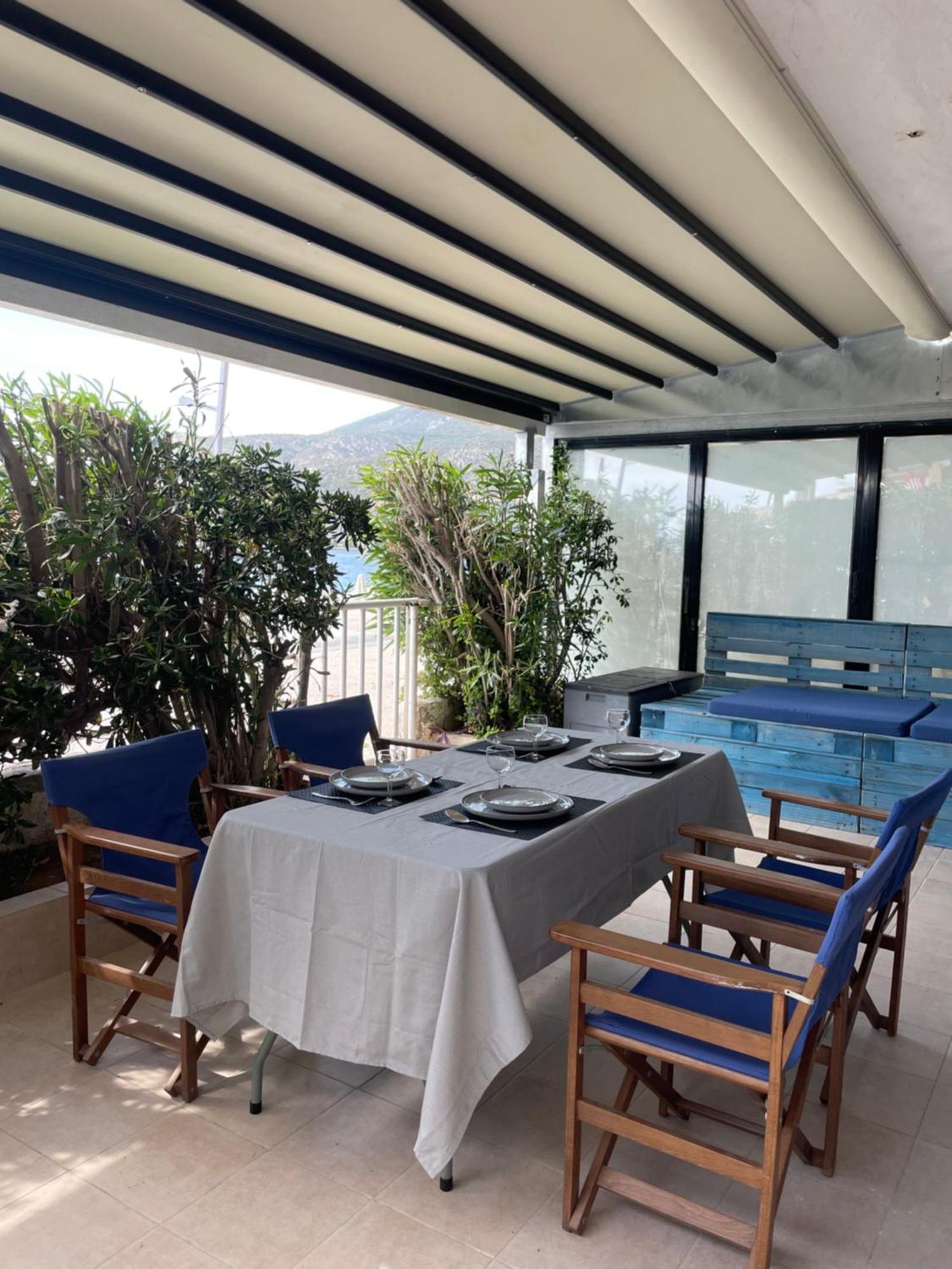 Sea La Vie - Beachfront Retreat Λουτράκι Εξωτερικό φωτογραφία