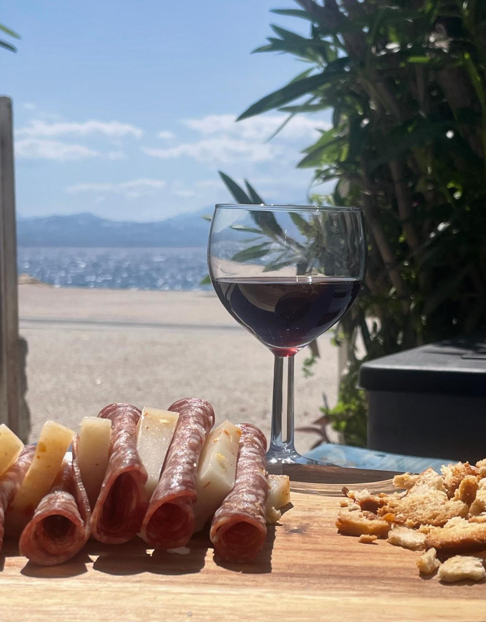 Sea La Vie - Beachfront Retreat Λουτράκι Εξωτερικό φωτογραφία